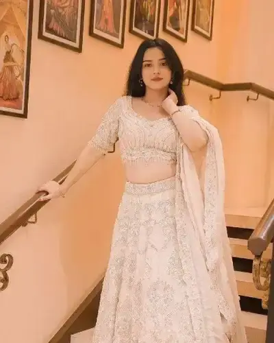 Escort Hazratganj